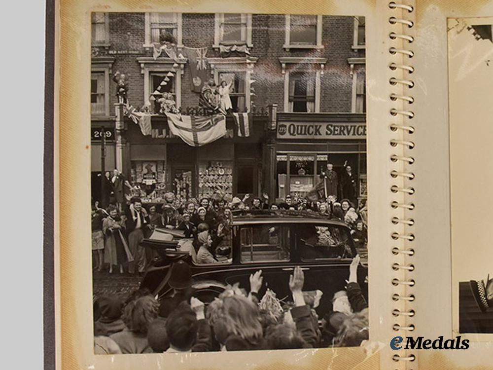 united_kingdom._a_royal_photo_album_of_queen_elizabeth,_prince_philip,&_prince_charles,_c.1950___m_n_c2707