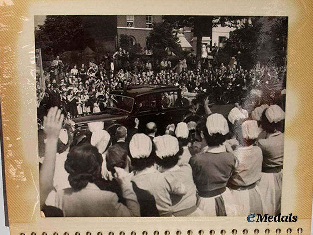 united_kingdom._a_royal_photo_album_of_queen_elizabeth,_prince_philip,&_prince_charles,_c.1950___m_n_c2711-_copy