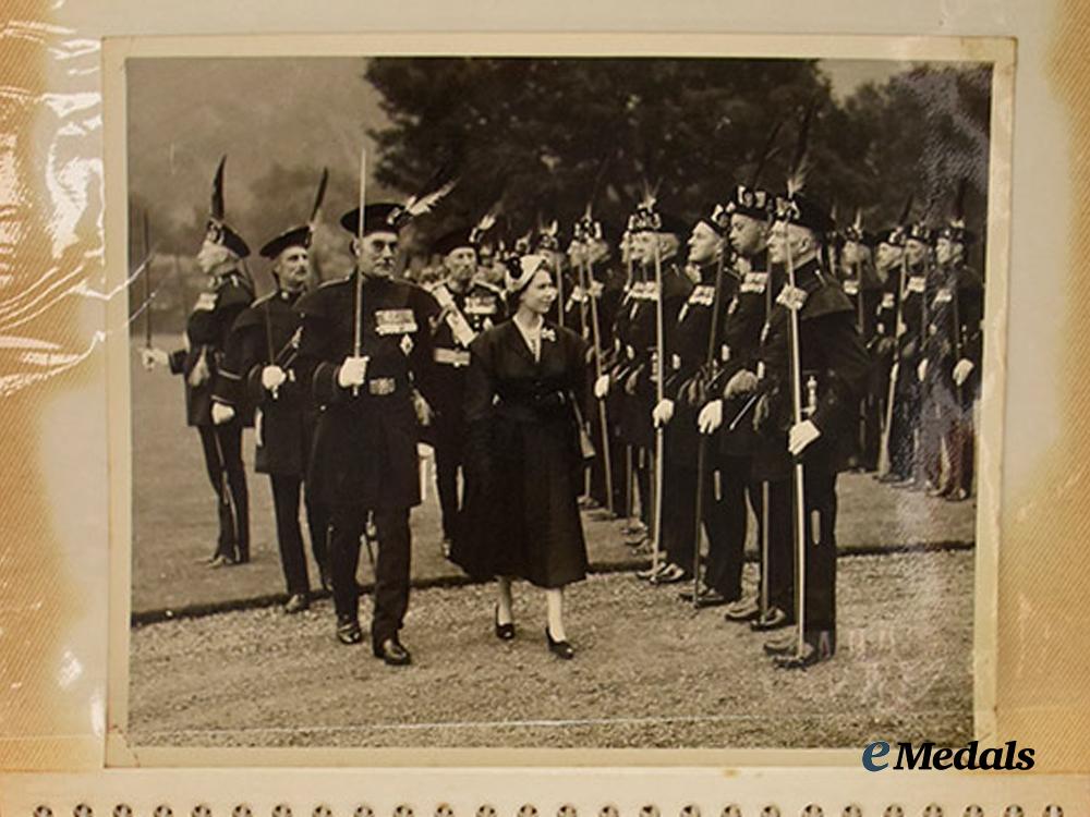 united_kingdom._a_royal_photo_album_of_queen_elizabeth,_prince_philip,&_prince_charles,_c.1950___m_n_c2712