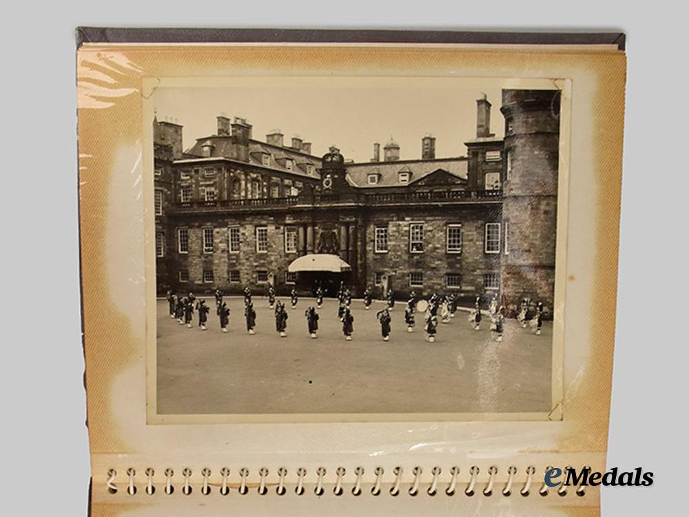 united_kingdom._a_royal_photo_album_of_queen_elizabeth,_prince_philip,&_prince_charles,_c.1950___m_n_c2713-_copy