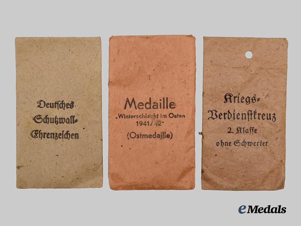 germany,_werhmacht._a_mixed_lot_of_combat_and_service_medals,_with_original_packaging___m_n_c2806