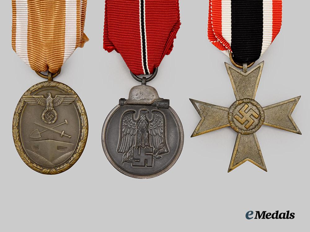 germany,_werhmacht._a_mixed_lot_of_combat_and_service_medals,_with_original_packaging___m_n_c2809