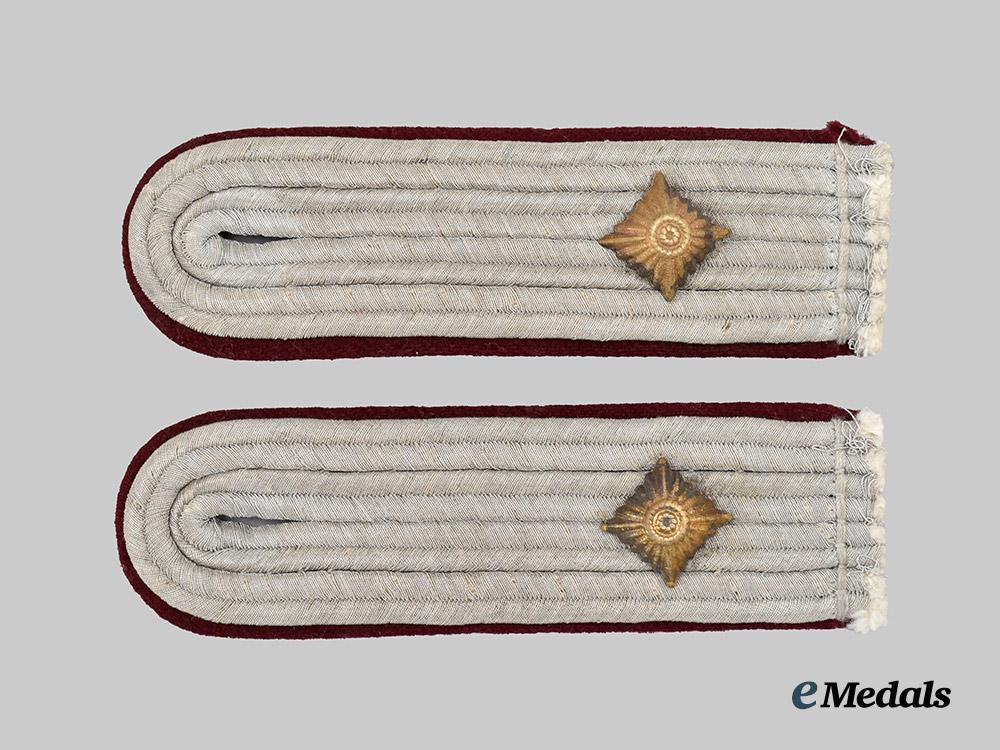 germany,_heer._a_set_of_smoke/_chemical_troops_oberleutnant_shoulder_boards___m_n_c2835