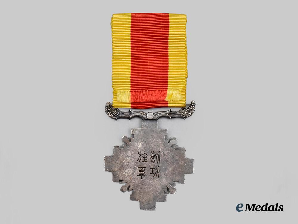 china,_japanese_occupied_manchuko._an_order_of_the_pillars_of_the_state,_v_i_i._class,_c.1940___m_n_c3053