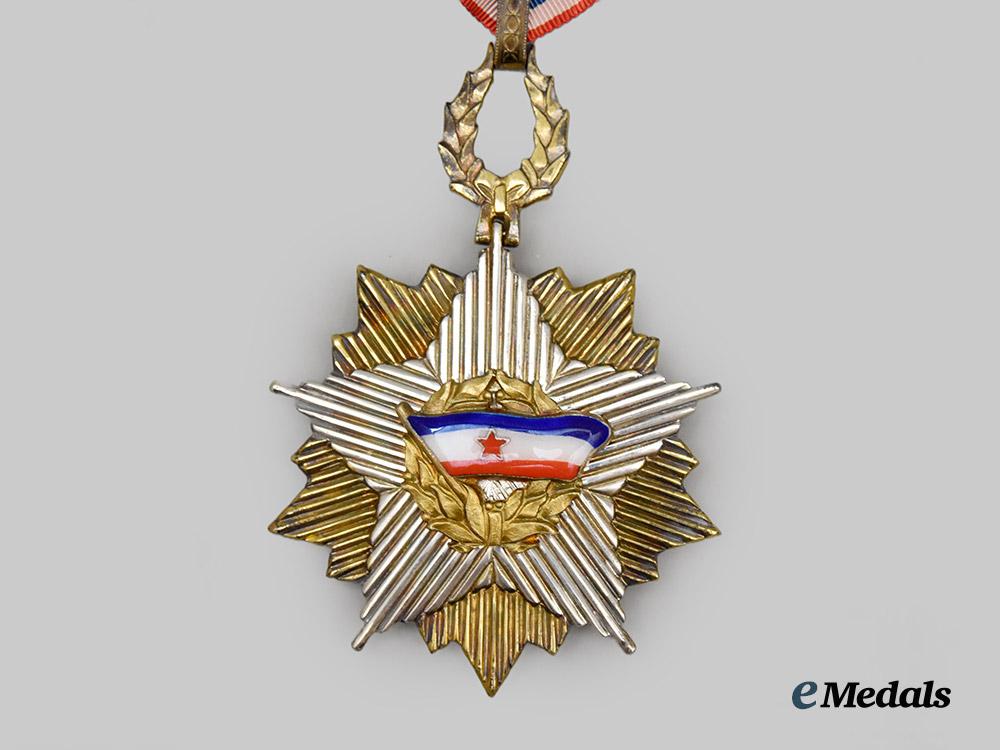 yugoslavia,_socialist_federal_republic._a_cased_order_of_the_yugoslav_flag,_i_i._class_grand_officer,_by_ikom_of_zagreb,_c.1975___m_n_c3076