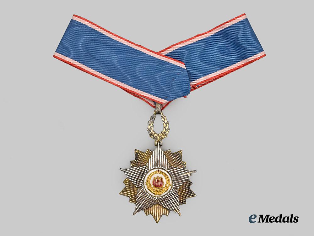 yugoslavia,_socialist_federal_republic._a_cased_order_of_the_yugoslav_flag,_i_i._class_grand_officer,_by_ikom_of_zagreb,_c.1975___m_n_c3078