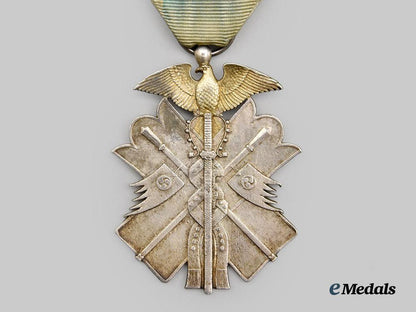 japan,_empire._a_cased_order_of_the_golden_kite,_v_i_i._class_breast_badge,_with_matching_boutonniere___m_n_c3099