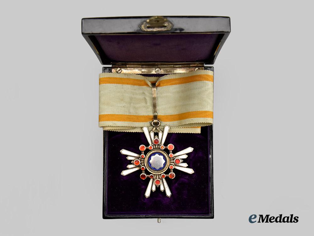 japan,_empire._a_cased_order_of_the_sacred_treasure,_i_i_i._class,_c.1935___m_n_c3105