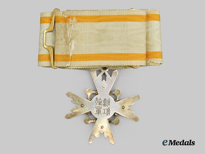 japan,_empire._a_cased_order_of_the_sacred_treasure,_i_i_i._class,_c.1935___m_n_c3110