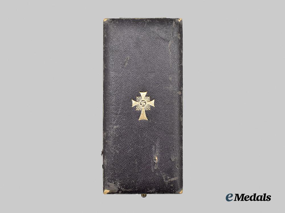 germany,_third_reich._an_honour_cross_of_the_german_mother,_gold_grade_with_case,_by_gustav_miksch___m_n_c3153