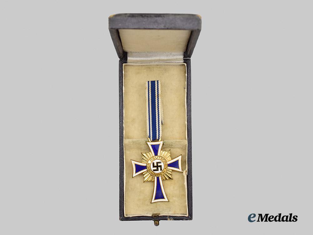 germany,_third_reich._an_honour_cross_of_the_german_mother,_gold_grade_with_case,_by_gustav_miksch___m_n_c3154