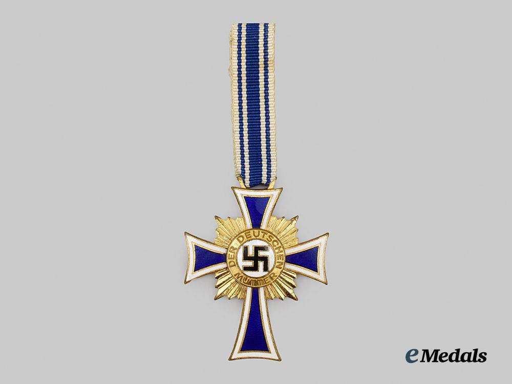 germany,_third_reich._an_honour_cross_of_the_german_mother,_gold_grade_with_case,_by_gustav_miksch___m_n_c3156