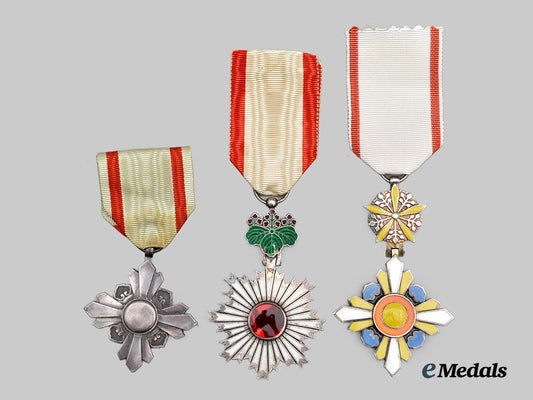 japan,_empire._a_lot_of_three_awards_and_decorations(_rising_sun/_auspicious_clouds)___m_n_c3192