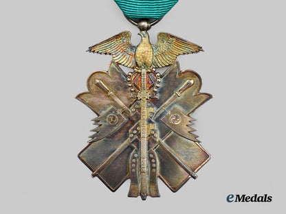 japan,_empire._a_cased_order_of_the_golden_kite,_v_i_i._class_breast_badge,_with_matching_boutonniere___m_n_c3218