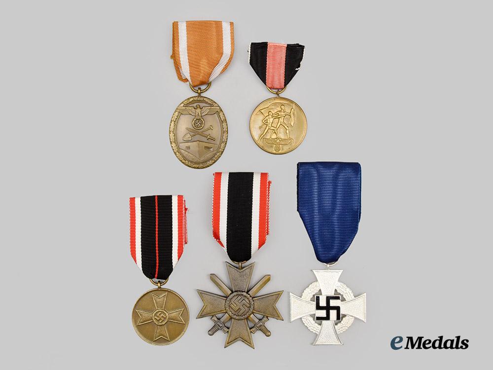 germany,_third_reich._a_mixed_lot_of_awards_for_military_and_civil_service___m_n_c3534