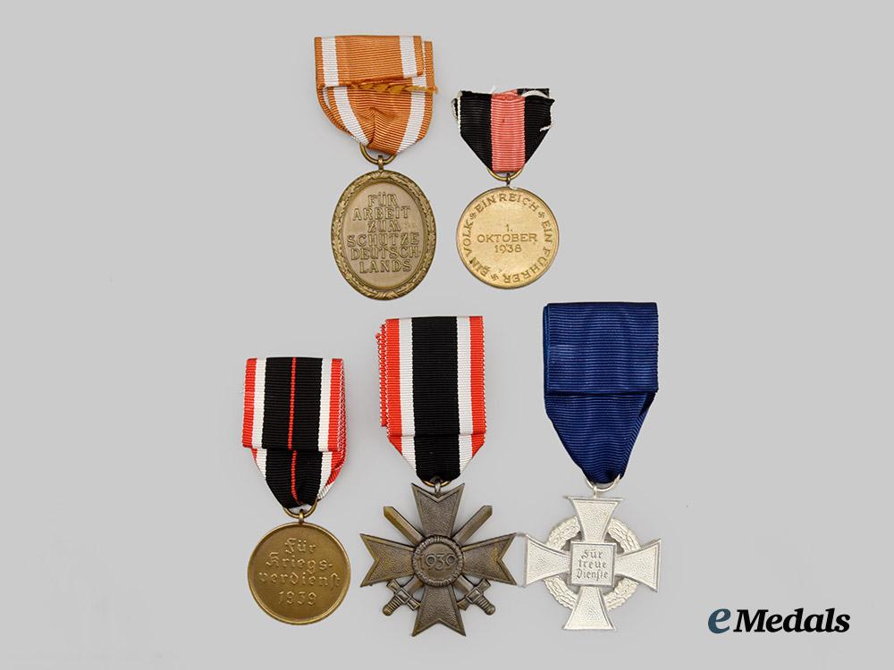 germany,_third_reich._a_mixed_lot_of_awards_for_military_and_civil_service___m_n_c3537