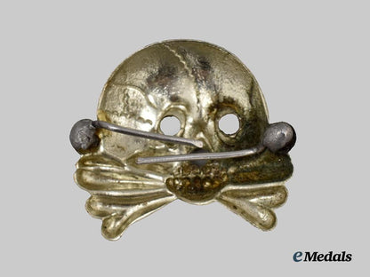 germany,_s_s._a_first_pattern_allgemeine_s_s_totenkopf_visor_cap_insignia___m_n_c3553