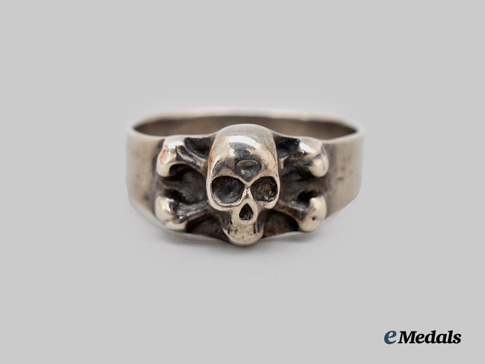 germany,_wehrmacht._a_totenkopf_ring_in_silver___m_n_c3690