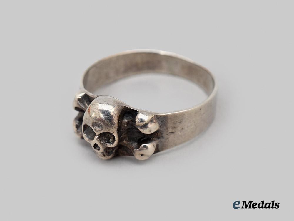 germany,_wehrmacht._a_totenkopf_ring_in_silver___m_n_c3691