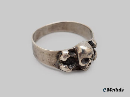 germany,_wehrmacht._a_totenkopf_ring_in_silver___m_n_c3692