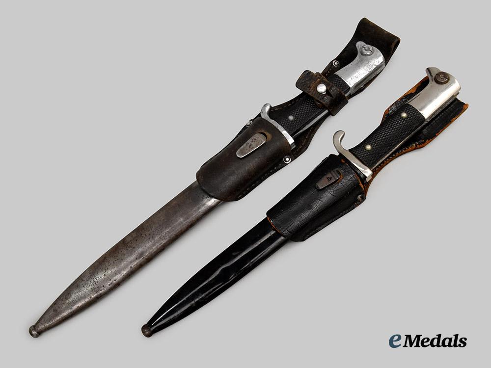 germany,_wehrmacht._a_pair_of_dress_bayonets___m_n_c3857