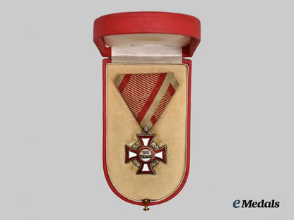 austria,_imperial._a_military_merit_cross,_i_i_i_class_by_rothe,_in_case,_c.1914___m_n_c4000