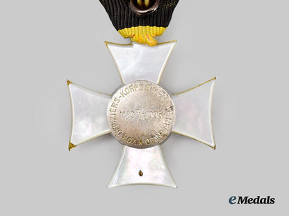 austria,_imperial._a_military_long_service_decoration,_i_i_i_class_for_officers,_with_mother_of_pearl_reverse,_c.1914___m_n_c4154