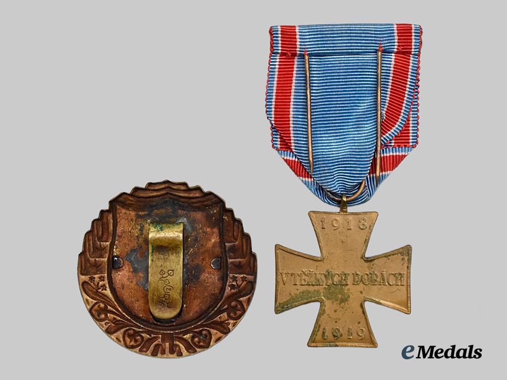 czechoslovakia,_republic._a_volunteer_cross(1918-19)&_an_artillery_proficiency_badge_i._class___m_n_c4476