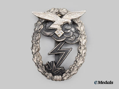 germany,_luftwaffe._a_mint_ground_assault_badge,_by_arbeitsgemeinschaft_metall_und_kunststoff___m_n_c4853