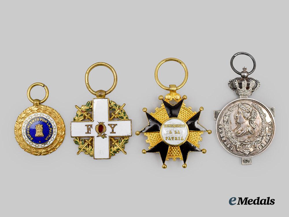 spain,_kingdom._a_lot_of_four_reduced_size_decorations,_medals&_awards___m_n_c5082