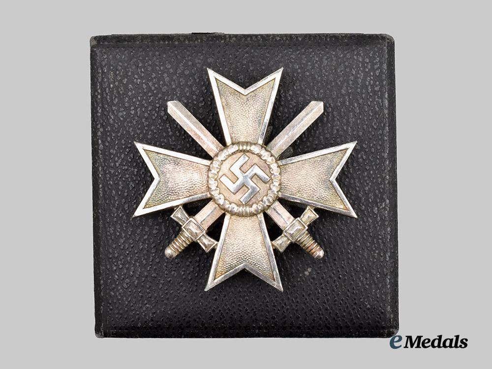 germany,_wehrmacht._a_war_merit_cross,_i_class_with_swords_and_case,_by_deschler&_sohn___m_n_c5302