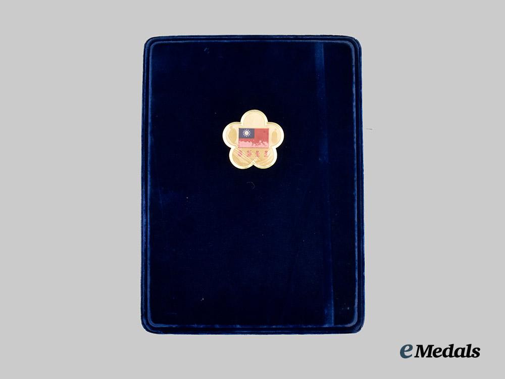 china,_kuomintang_era._a_cased_order_of_the_brilliant_star,_i_i_i._class_set___m_n_c5323