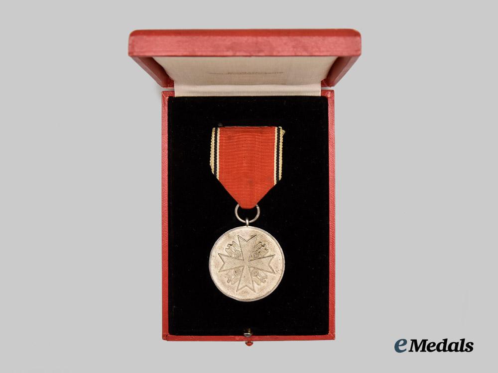 germany,_third_reich._a_rare_and_early_order_of_the_german_eagle,_silver_medal_of_merit_with_case,_c.1937___m_n_c5604