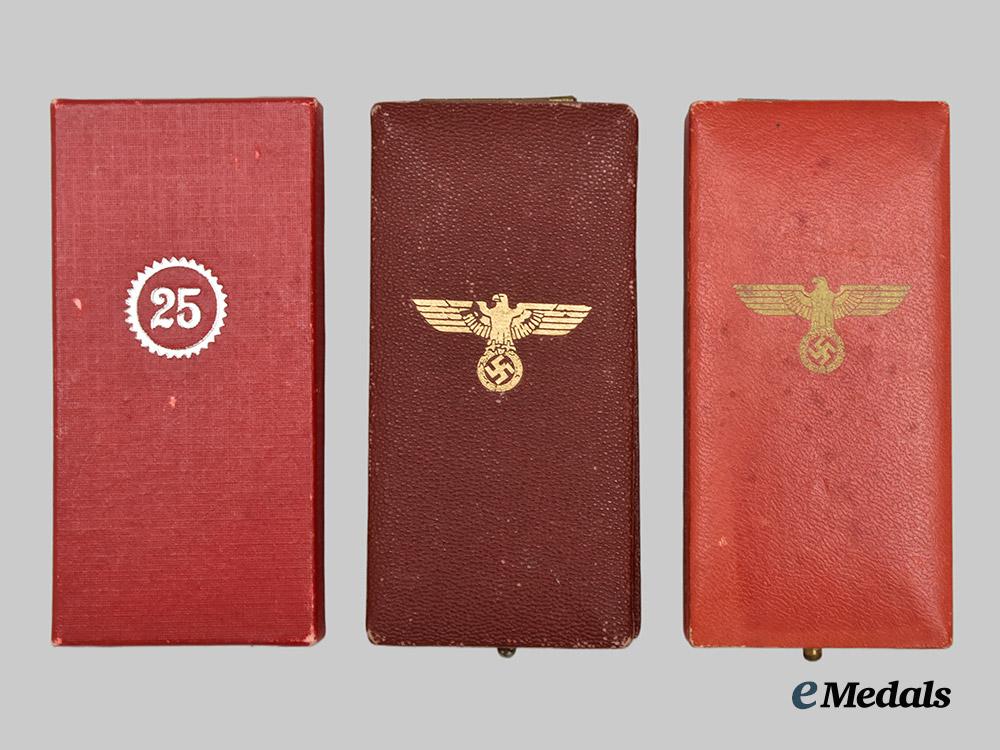 germany,_third_reich._a_mixed_lot_of_cased_awards_for_civil_and_occupation_service___m_n_c5614