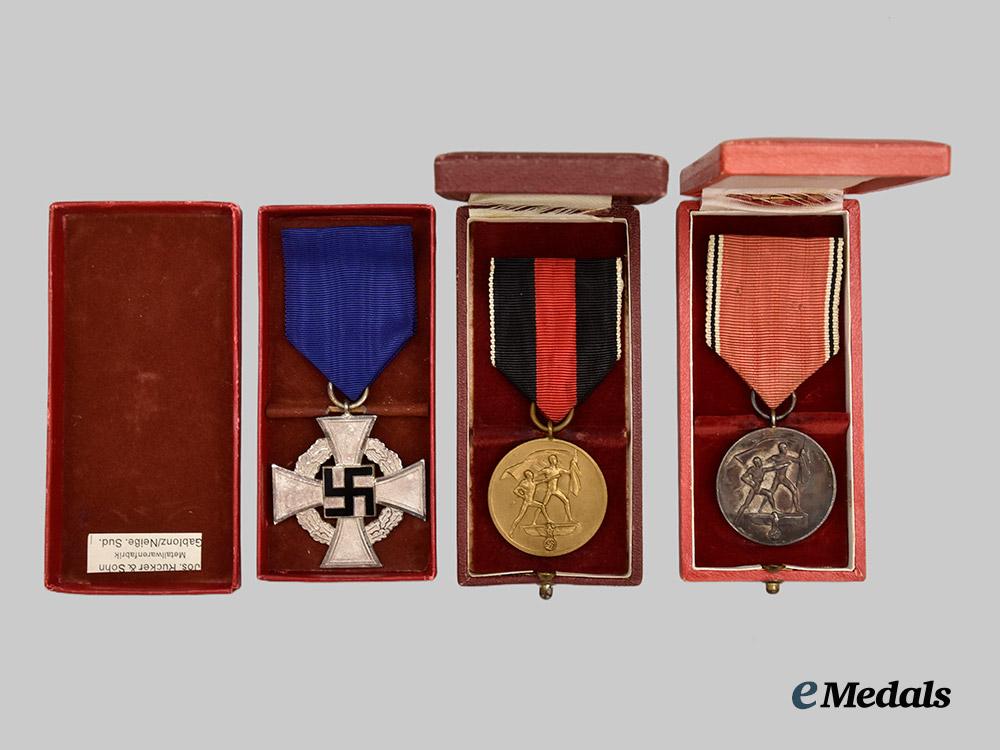 germany,_third_reich._a_mixed_lot_of_cased_awards_for_civil_and_occupation_service___m_n_c5615