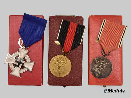 germany,_third_reich._a_mixed_lot_of_cased_awards_for_civil_and_occupation_service___m_n_c5617