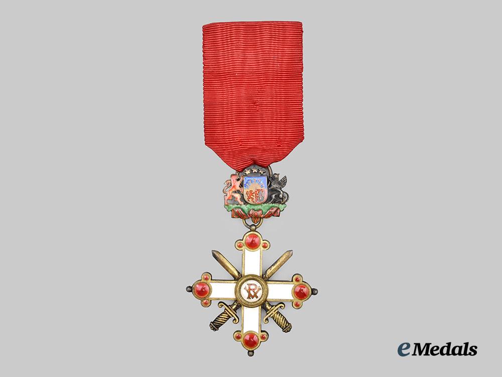 latvia,_republic._an_order_of_vesthardus,_v_class_knight_with_swords,_by_v._millers,_c.1940___m_n_c5672-(1)