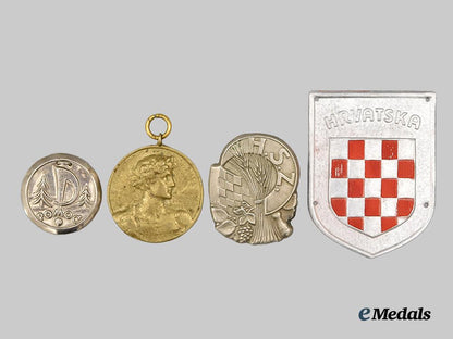 croatia,_independent_state._a_lot_of_croatian_badges___m_n_c5886