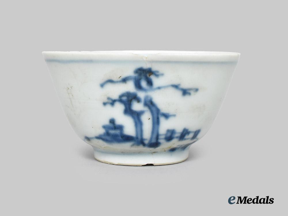 china,_empire._a_three-_piece_set_of_porcelain_recovered_from_the_geldermalsen;_the_nanking_cargo,_c.1752___m_n_c6081