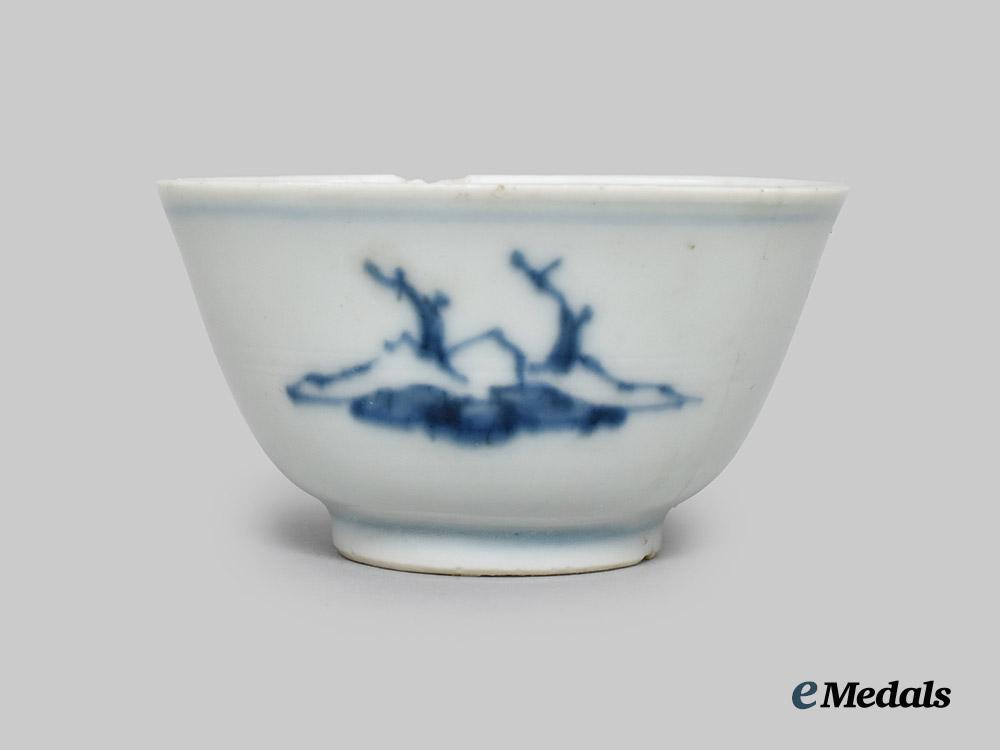 china,_empire._a_three-_piece_set_of_porcelain_recovered_from_the_geldermalsen;_the_nanking_cargo,_c.1752___m_n_c6084