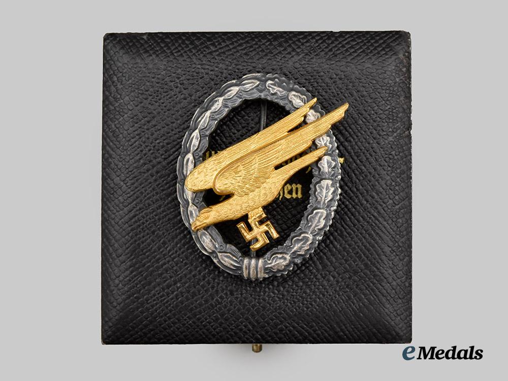 germany,_luftwaffe._a_rare&_mint_fallschirmjäger_badge,_type_e_with_case,_by_f._w._assmann&_söhne___m_n_c6139