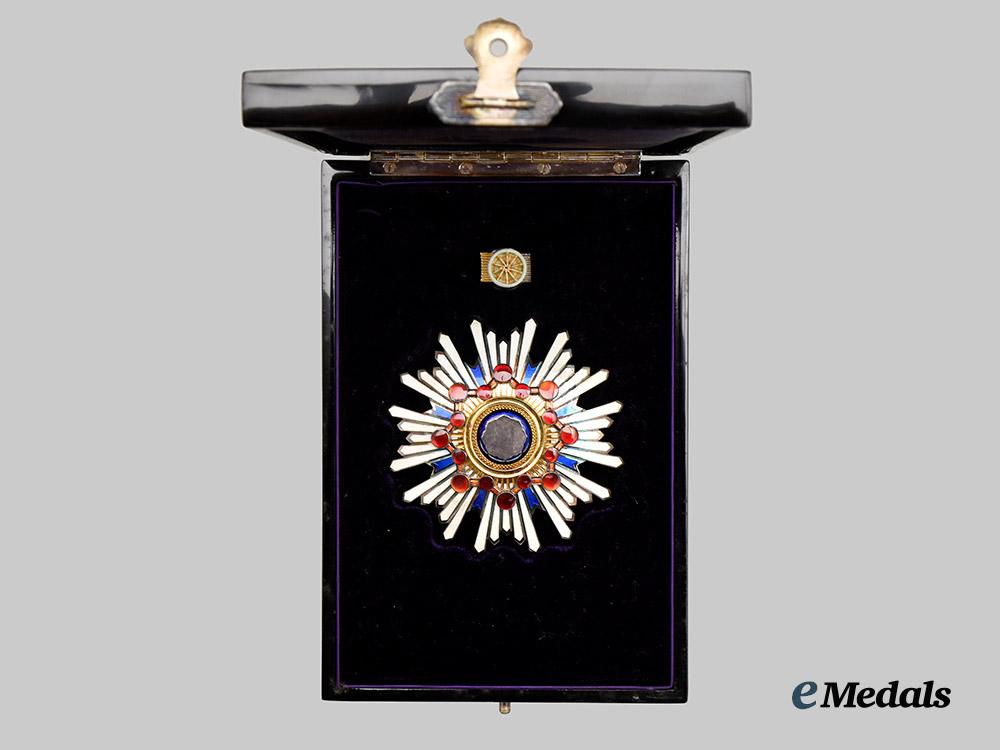 japan,_imperial._an_order_of_the_sacred_treasure,_i_i_class_breast_star_in_case___m_n_c6195