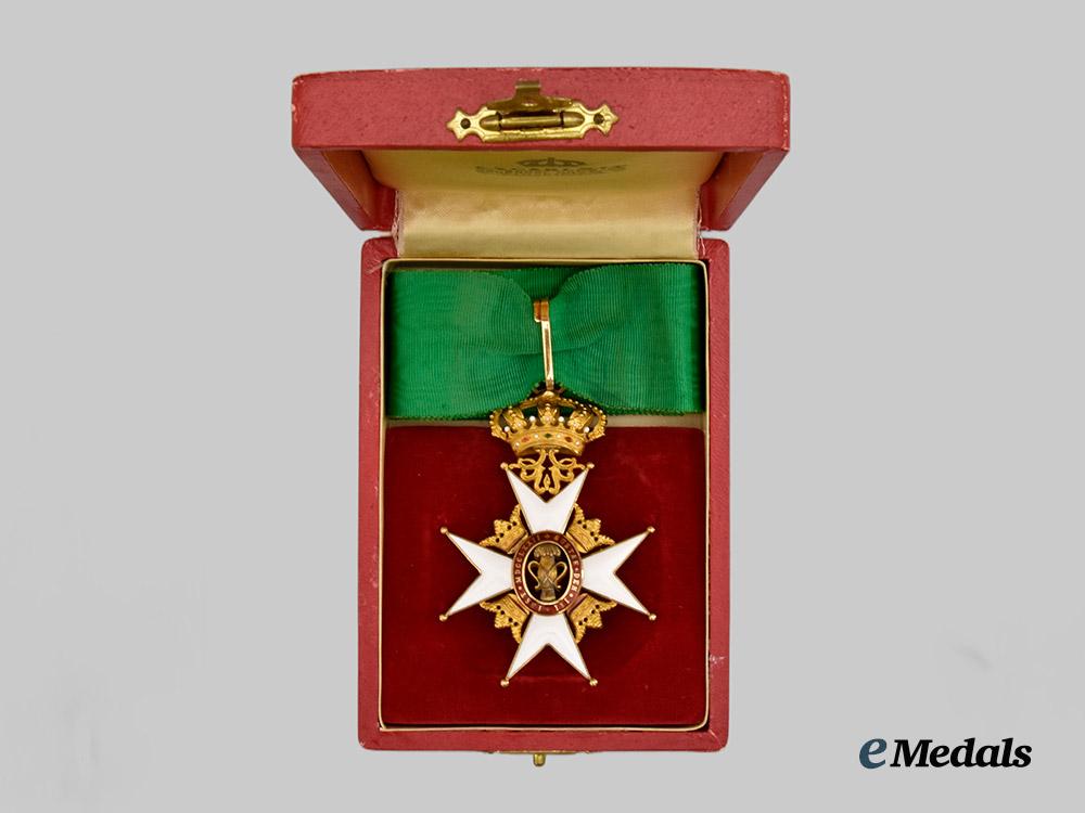 sweden,_kingdom._a_mint_cased_order_of_vasa,_i_i_i._class_commander,_in18kt_gold,_type_i_i,_by_c._f._carlman,_c.1933___m_n_c6204