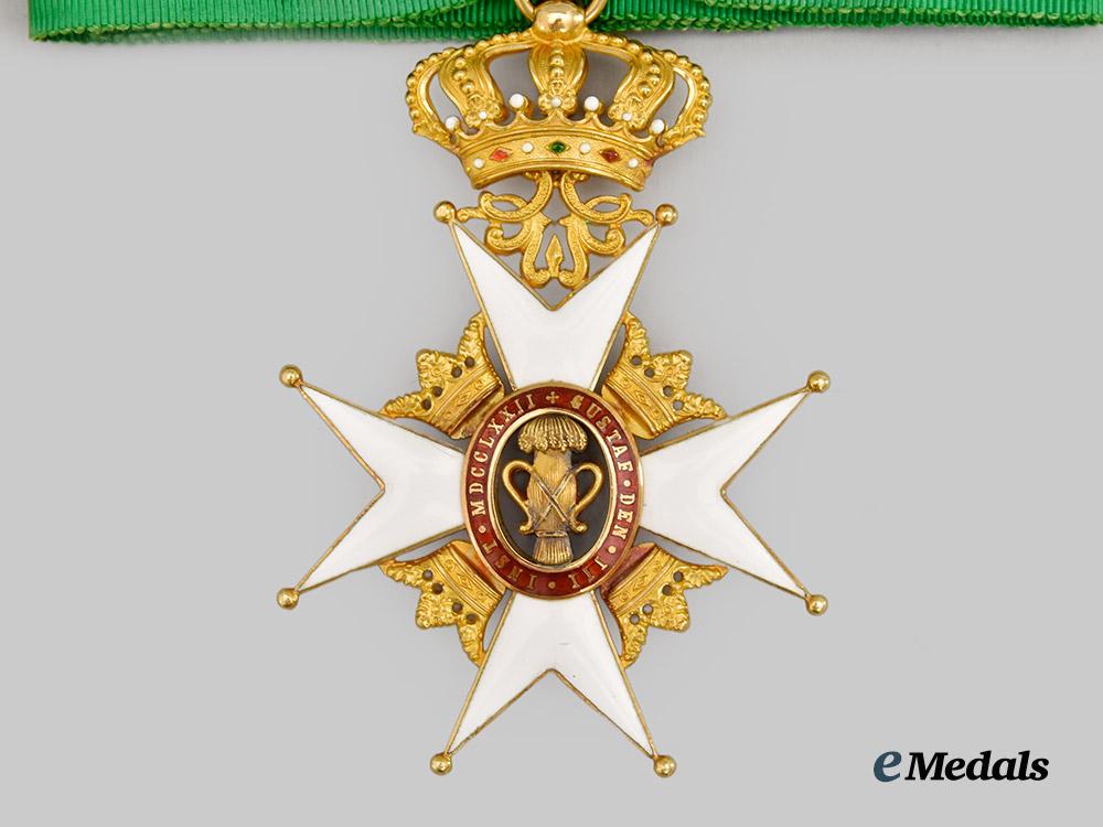 sweden,_kingdom._a_mint_cased_order_of_vasa,_i_i_i._class_commander,_in18kt_gold,_type_i_i,_by_c._f._carlman,_c.1933___m_n_c6209