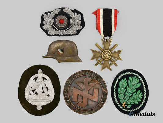 germany,_third_reich._a_mixed_lot_of_awards_and_insignia___m_n_c6219