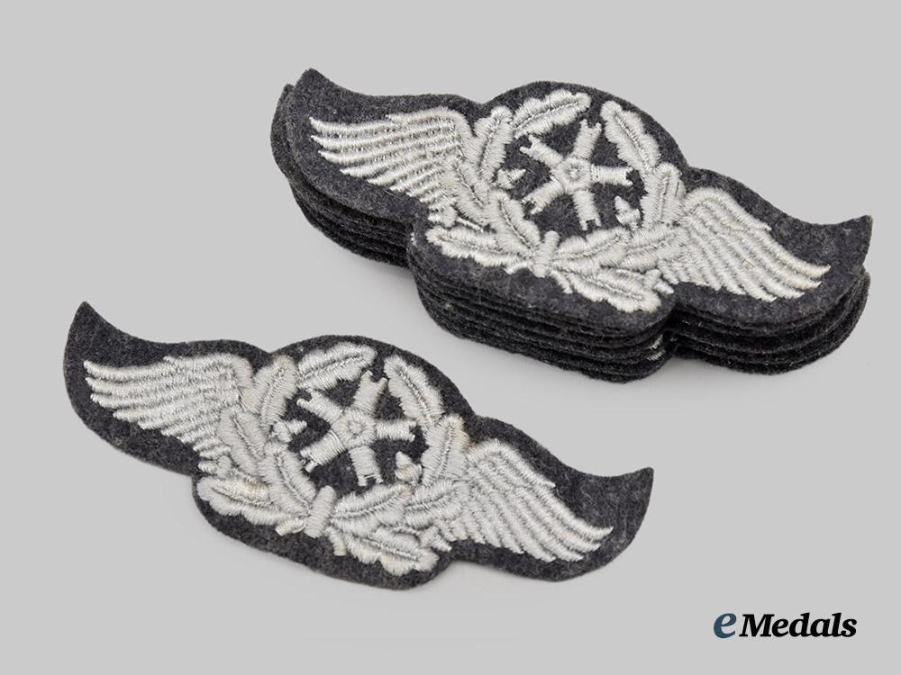 germany,_luftwaffe._a_lot_of_mint_and_unissued_technical_personnel_sleeve_badges___m_n_c6366-_recovered