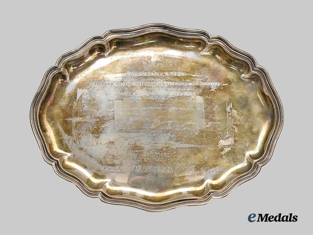 international._a_silver_platter_to_luis_padilla_nervo,_member_of_the_international_court_of_justice1964-1973,_signed_by_multiple_judges___m_n_c7053