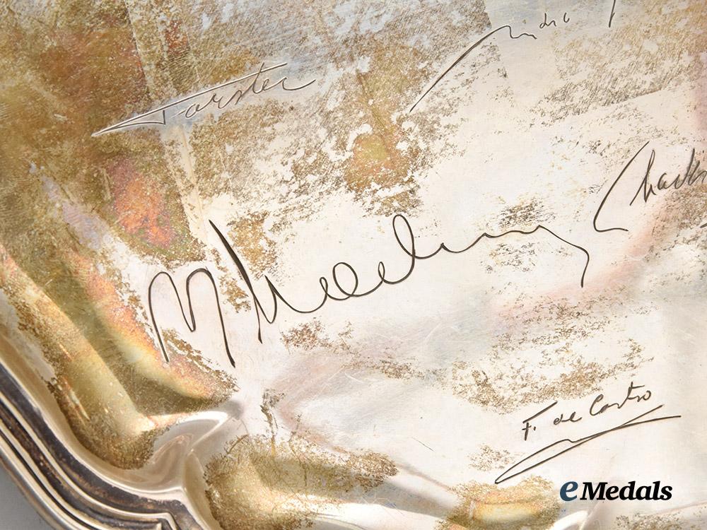 international._a_silver_platter_to_luis_padilla_nervo,_member_of_the_international_court_of_justice1964-1973,_signed_by_multiple_judges___m_n_c7055