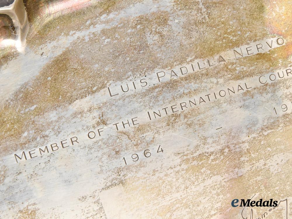 international._a_silver_platter_to_luis_padilla_nervo,_member_of_the_international_court_of_justice1964-1973,_signed_by_multiple_judges___m_n_c7056