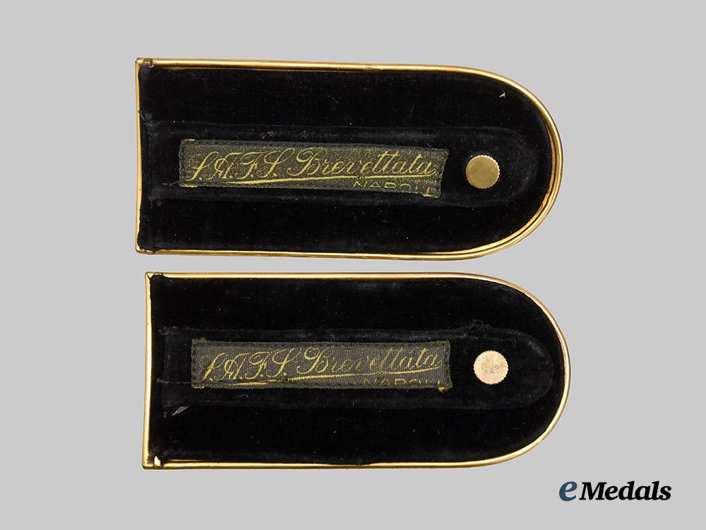 italy,_fascist_state._a_pair_of_m_v_s_n_officer’s_shoulder_boards___m_n_c7380-_recovered